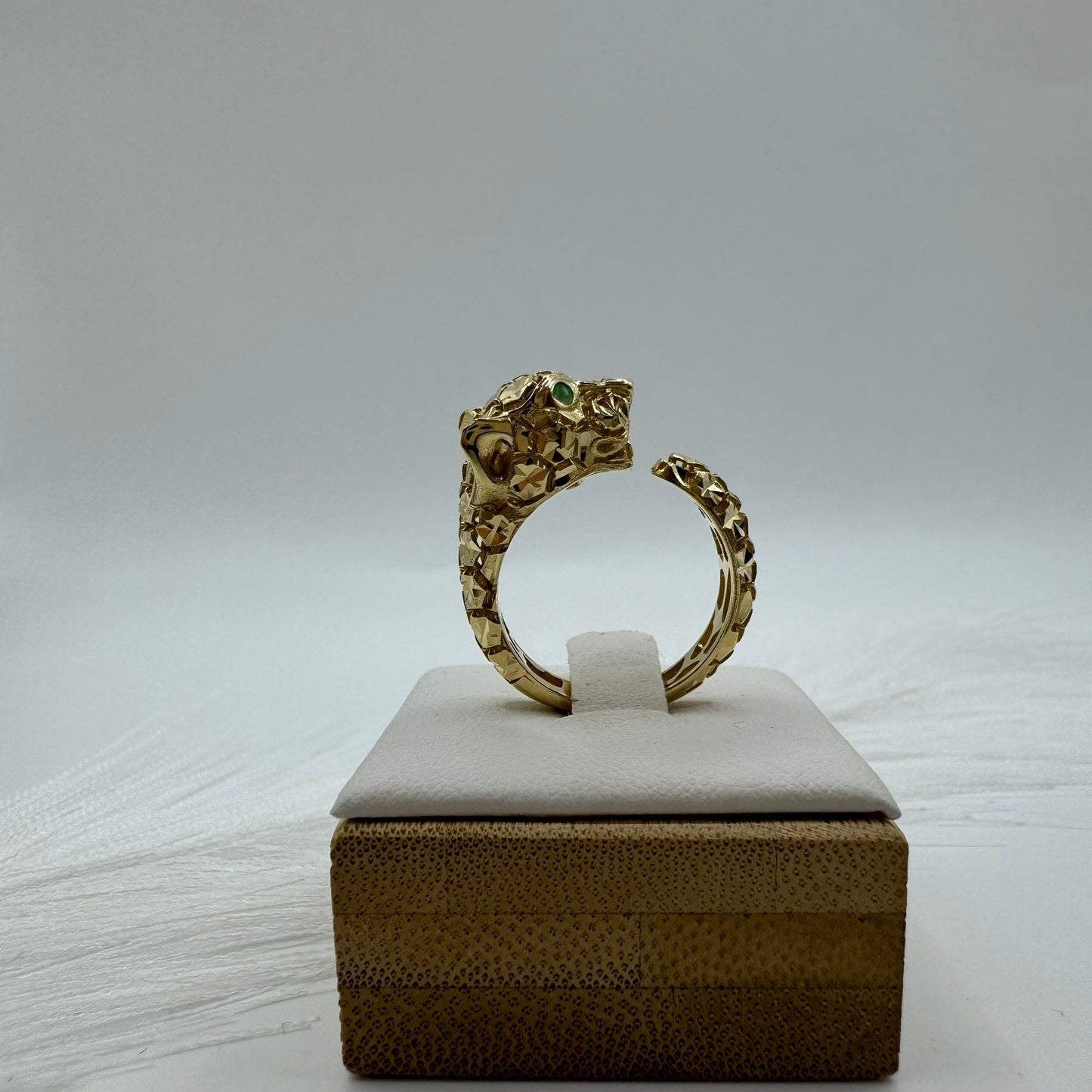 Anello jaguaro zirconi e oro