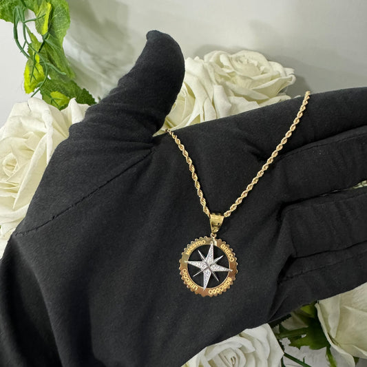 Collana fune con rosa dei venti bicolo oro e zirconi