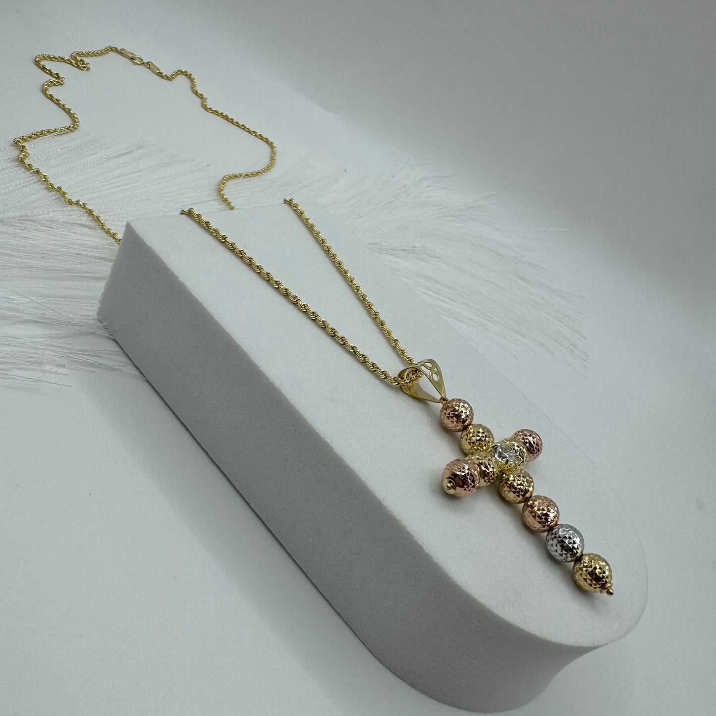 Collana fune con croce sfere multicolor oro