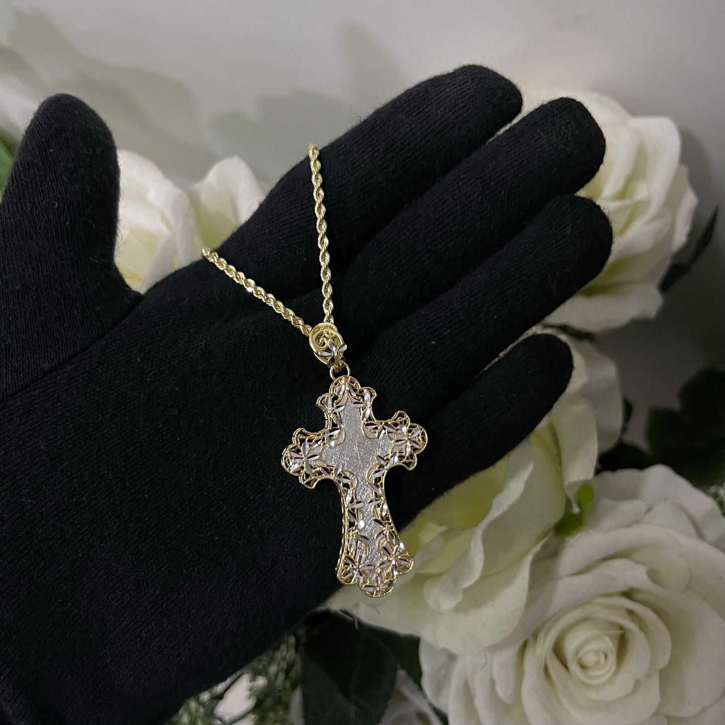 Collana fune con croce traforata a fiori duo oro