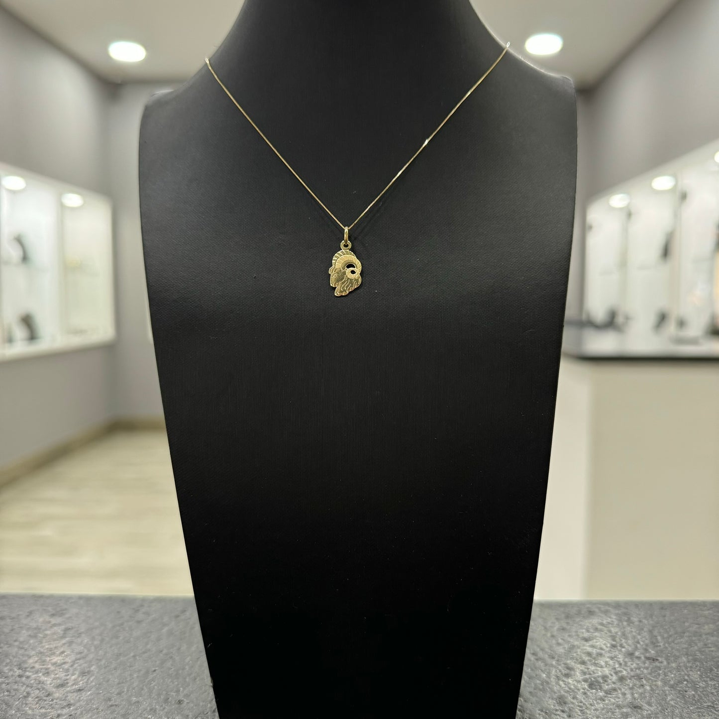 Collana con segno zodiacale oro