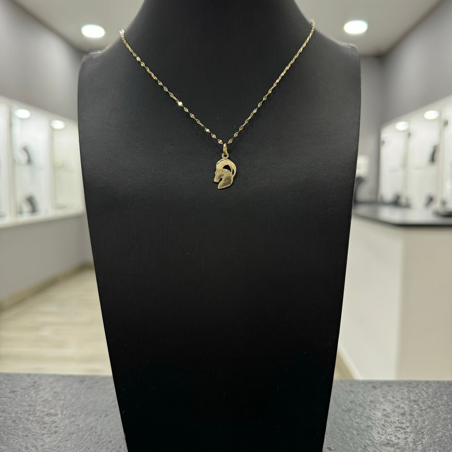 Collana con segno zodiacale oro