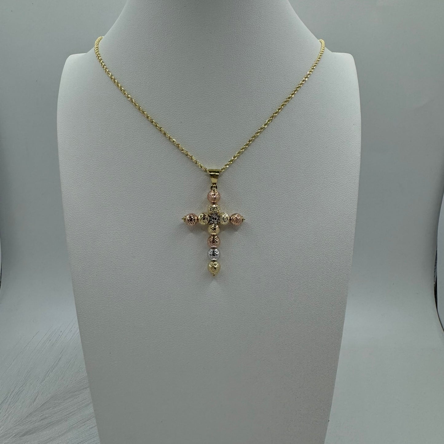 Collana fune con croce sfere multicolor oro e zirconi oro