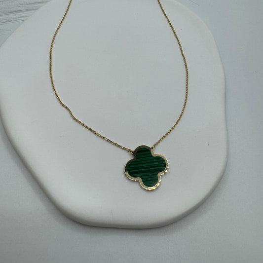 Collana con fiore verde oro