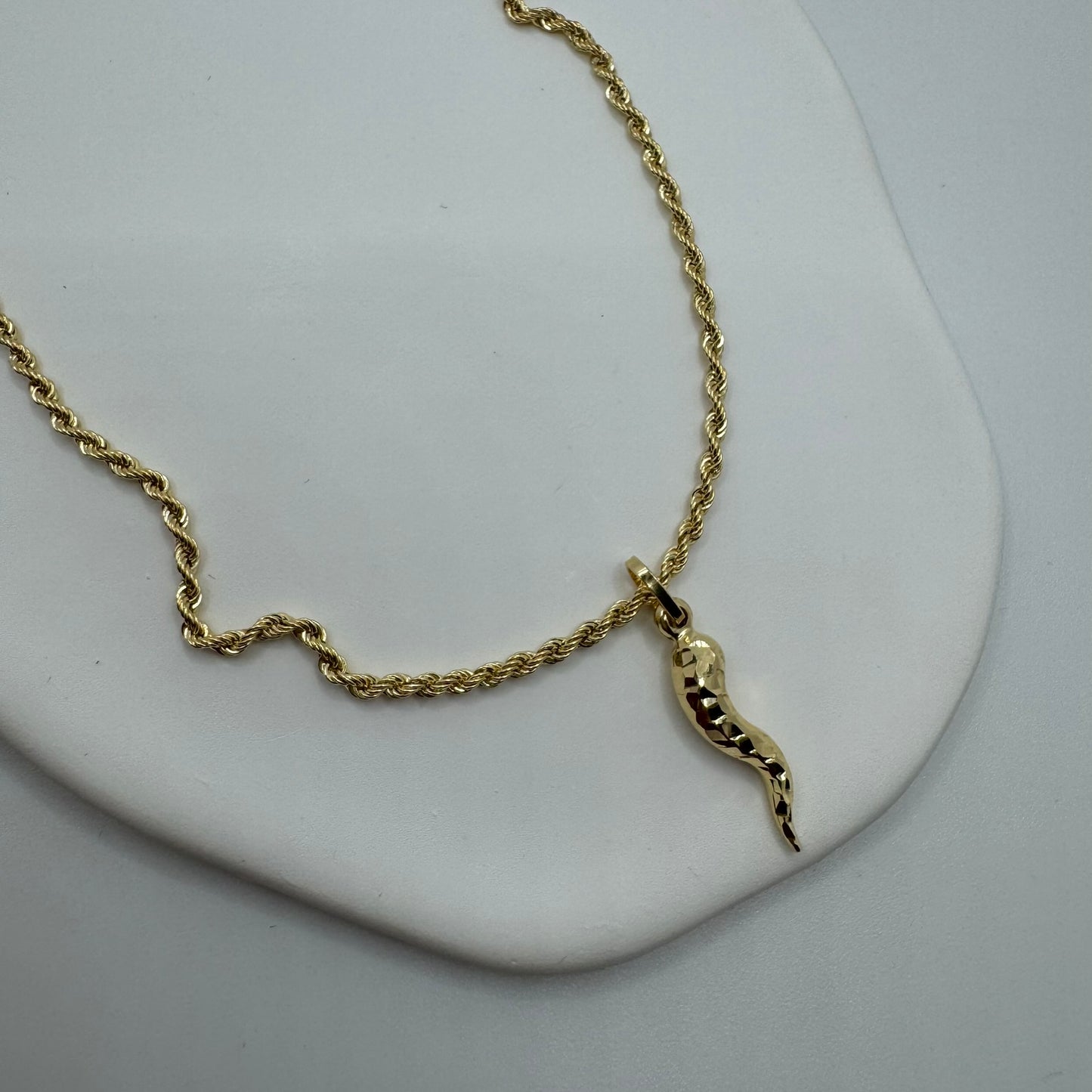 Collana fune con corno diamantato oro