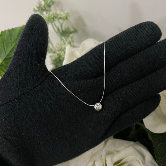 Collana con punto luce tondo con diamante